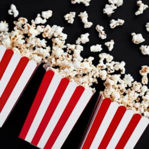 Boîtes à popcorn rouge et blanc