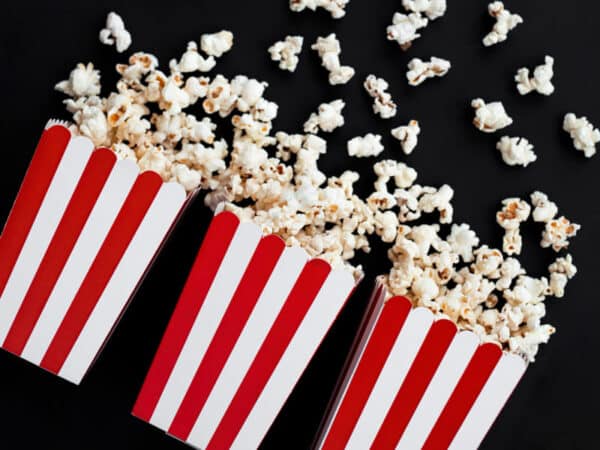 Boîtes à popcorn rouge et blanc