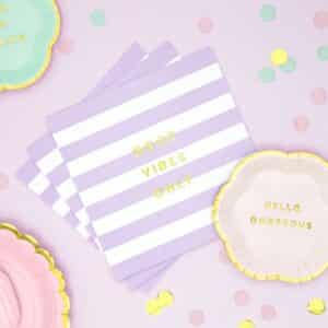 Serviettes Good vibes violet pour anniversaire