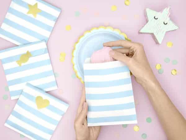 Sacs surprises bleu pastel pour anniversaire