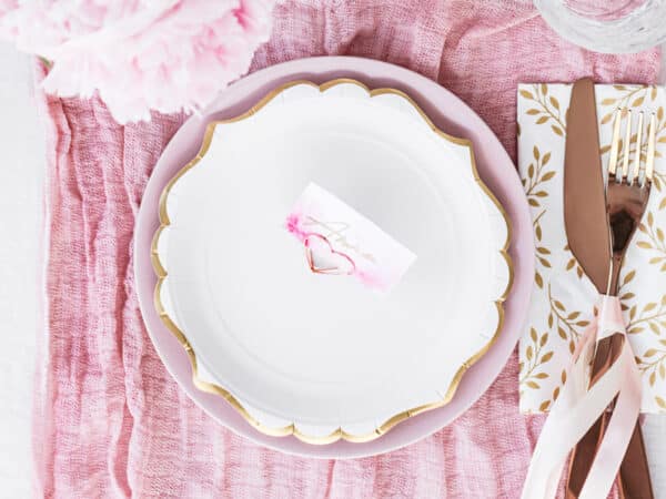 Assiettes blanches pour fêtes