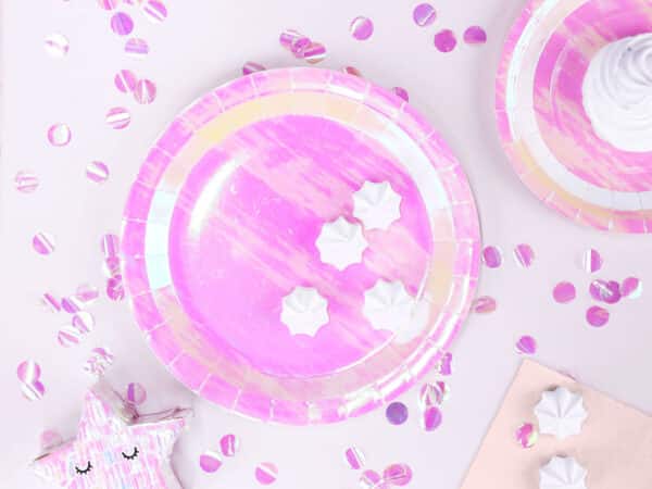 Assiettes rose irisées pour anniversaire